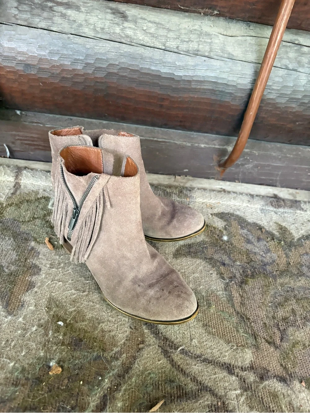 Lucky Brand 7.5 women’s boho western Taupe Suede Fringe Ankle Boots zip up shoes